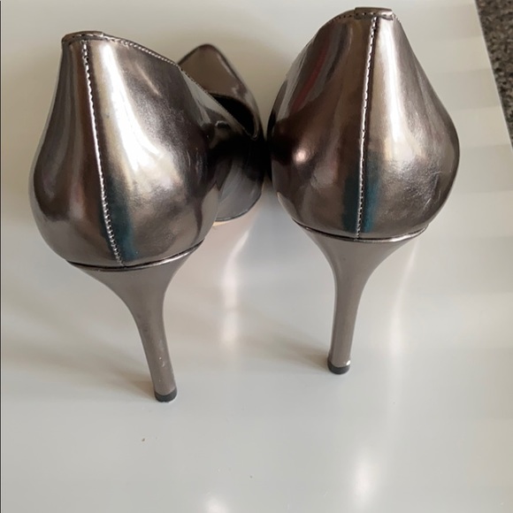 Worn once, beautiful, pewter high-heeled pumps - Picture 4 of 5